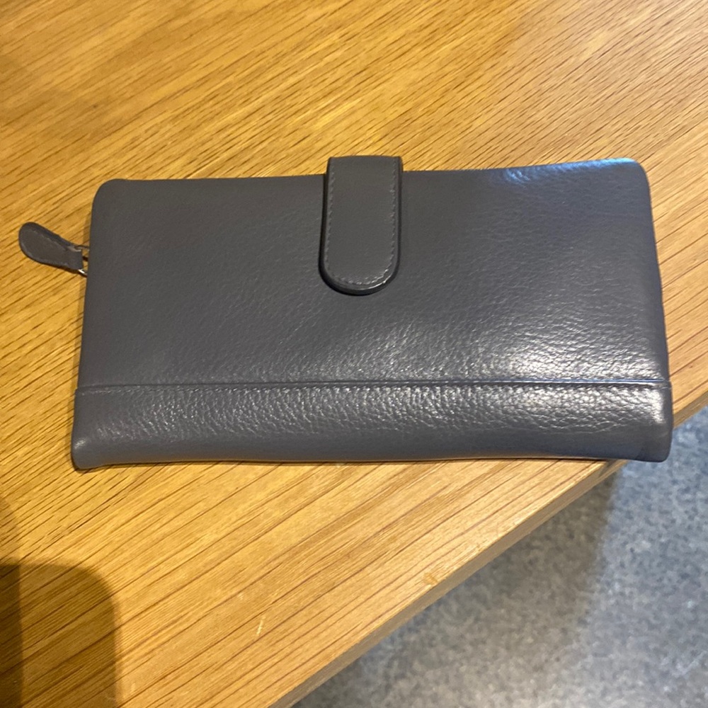 New with tags ! ILI leather wallet